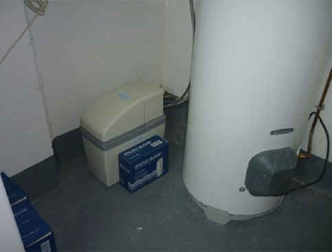 Protéger vos sanitaires avec un adoucisseur anti calcaire de wc : Aquamo